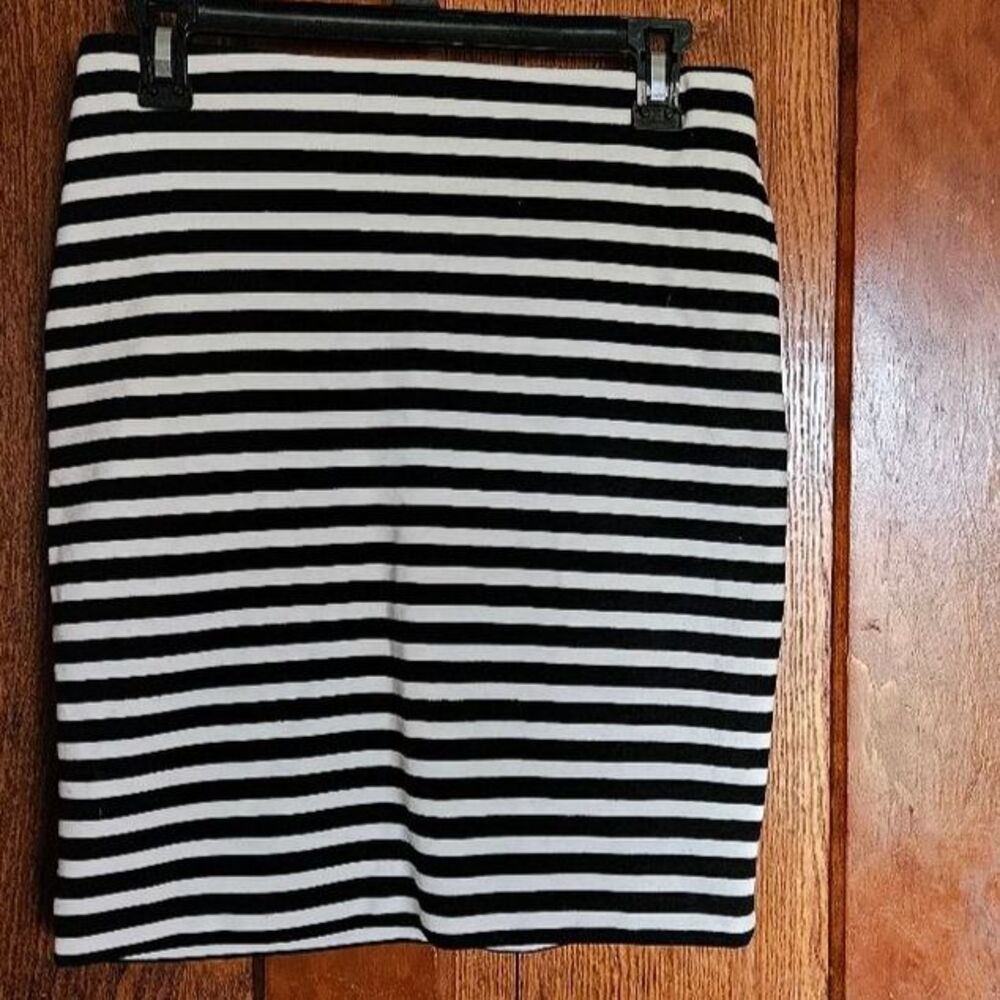 Merona Size 2 Striped Mini‎ Skirt | Black White Office Professional Stretch